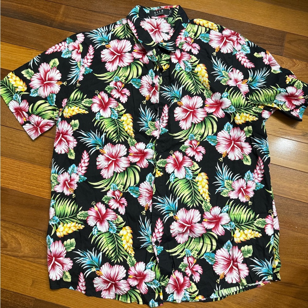 Men's Black Tropical Floral Short-Sleeve Shirt